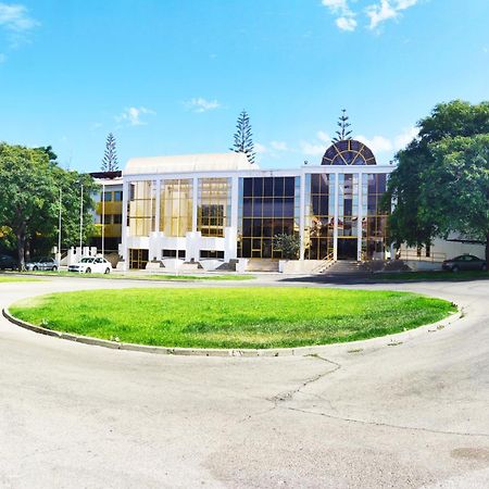 Moradia Geminada V0 - Localizacao Central - Privada Quarteira Bilik gambar